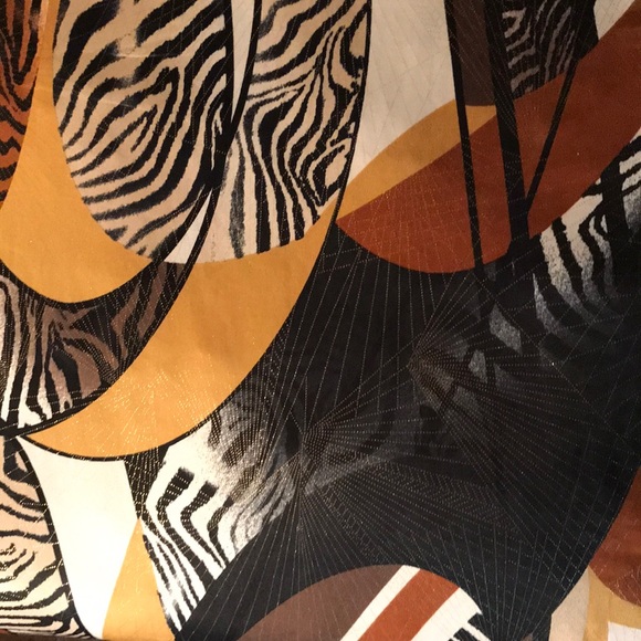 Sexy shimmery graphic top. Never worn! - Picture 4 of 4